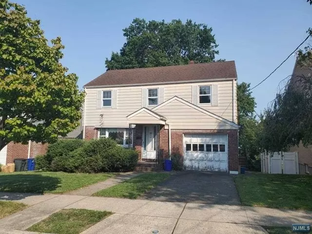 Lyndhurst, NJ 07071,718 1st ST