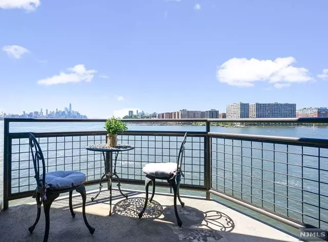 Weehawken, NJ 07086,600 Harbor BLVD # 1068