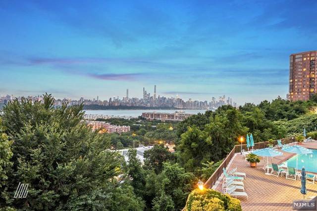 300 Gorge RD # 55, Cliffside Park, NJ 07010