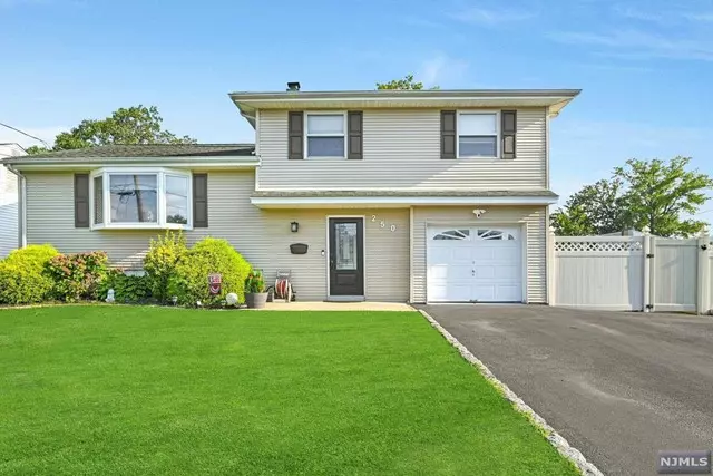 250 Cambridge AVE, Saddle Brook, NJ 07663