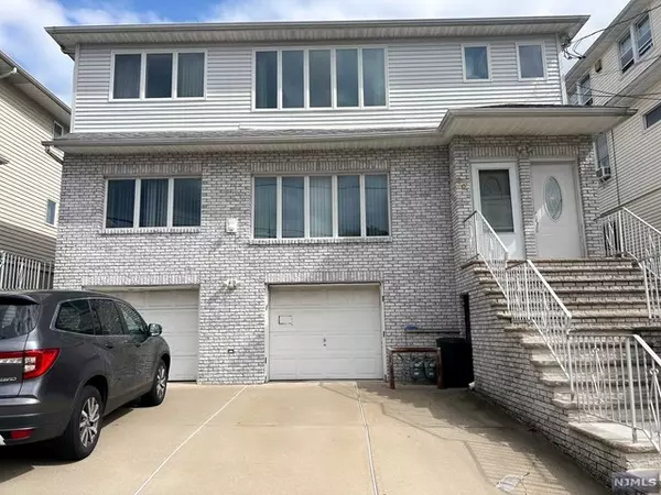 62 Morrissee AVE #1 Fl, Wallington, NJ 07057