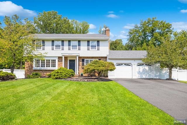 74 Queen CT, Hillsdale, NJ 07642