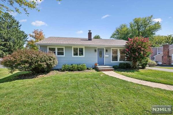 7 Hillcrest AVE, Mendham Borough, NJ 07945