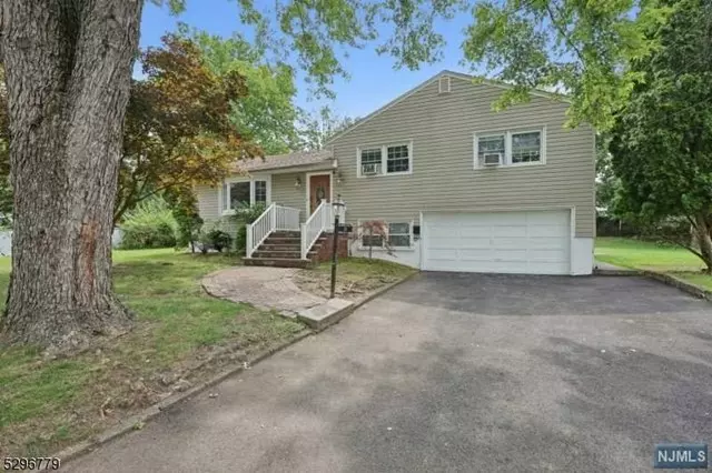 71 Rosemont TER, West Orange, NJ 07052