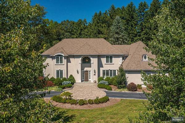 7 Dansfield CT, Upper Saddle River, NJ 07458