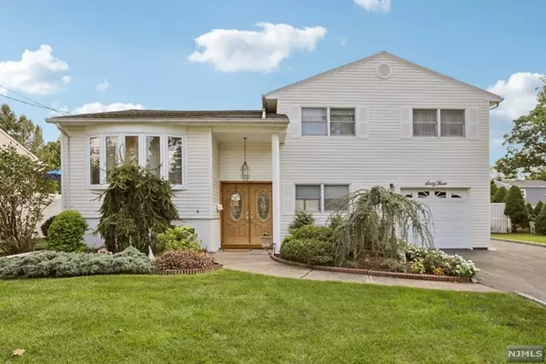 63 Cedar RD, Dumont, NJ 07628