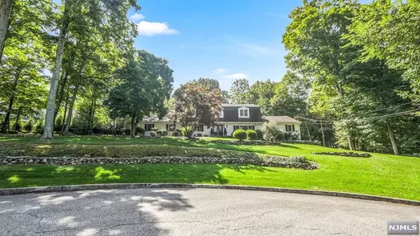 Upper Saddle River, NJ 07458,10 Aldbury DR