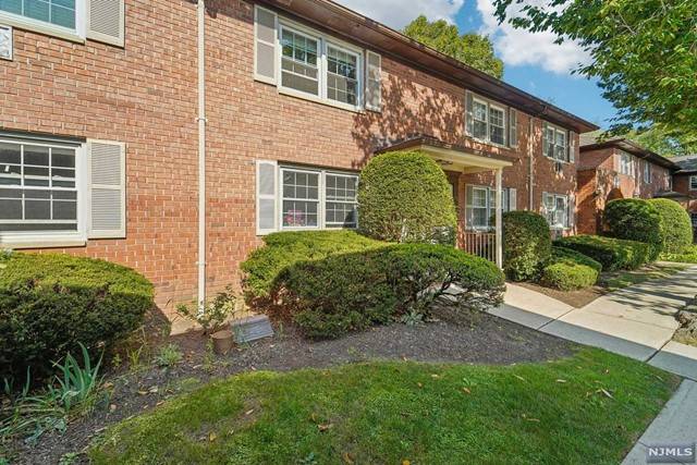 34 Lakeside DR, Millburn, NJ 07041