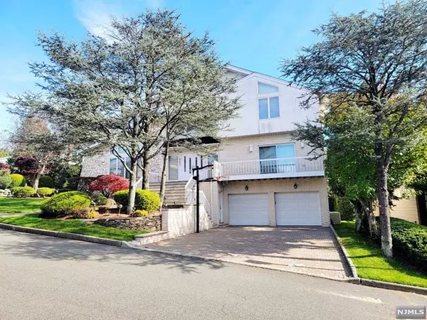 Englewood Cliffs, NJ 07632,307 Center ST