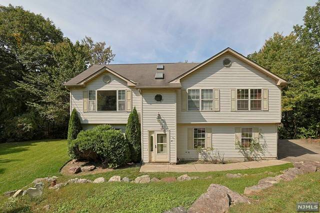 43 Jamesburg RD, West Milford, NJ 07421