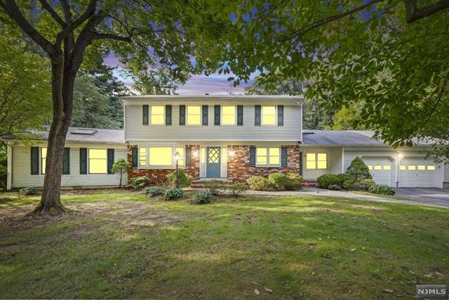 20 Van Schaik LN, Wyckoff, NJ 07481