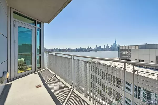 Hoboken, NJ 07030,225 River ST #1904