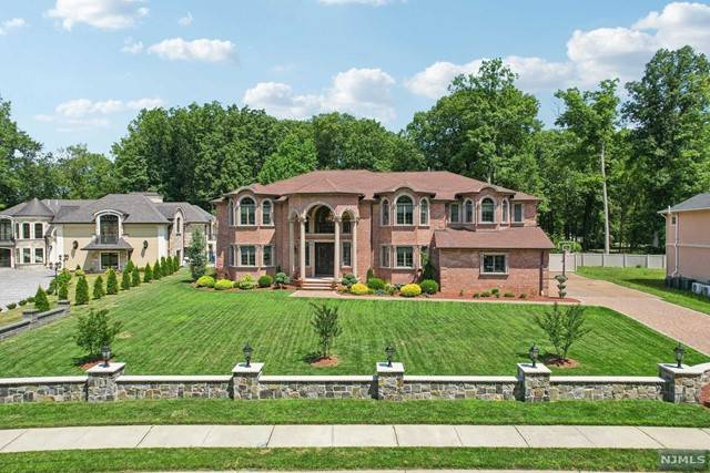 5 Sipporta LN, Paramus, NJ 07652