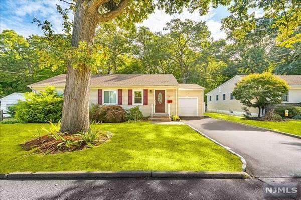 13 Banta CT, Mahwah, NJ 07430