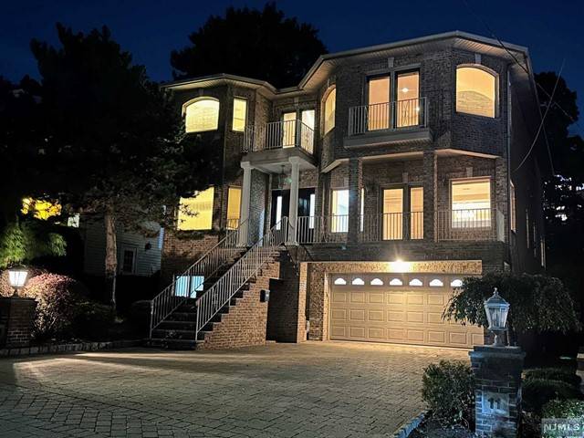 11 Grant AVE, Cliffside Park, NJ 07010