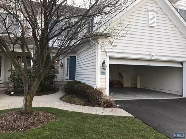 35 Mulberry CT #35, Paramus, NJ 07652