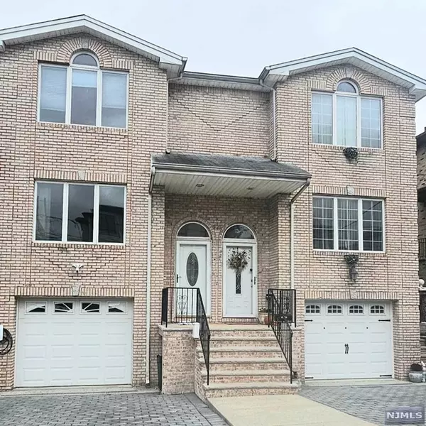 220A E Harriet AVE, Palisades Park, NJ 07650