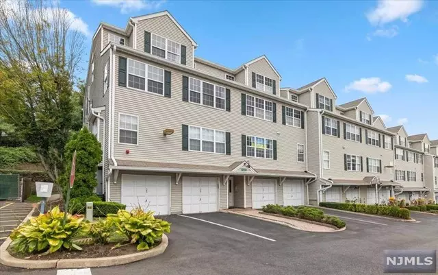 Morristown Town, NJ 07960,44 Ridgedale AVE