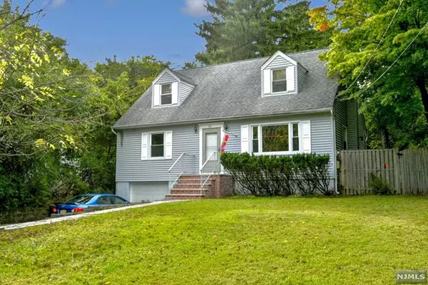 54 E Mahwah RD, Mahwah, NJ 07430