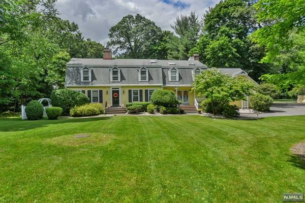 881 Circle AVE, Franklin Lakes, NJ 07417