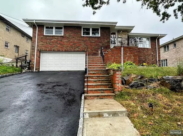 252 9th ST, Palisades Park, NJ 07650