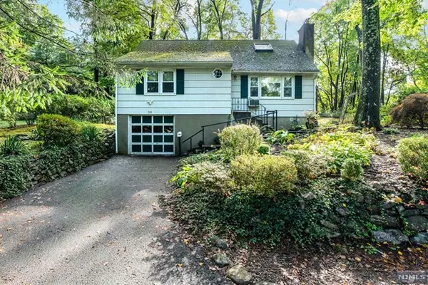 39 Lakeside TRL,  Kinnelon Borough,  NJ 07405