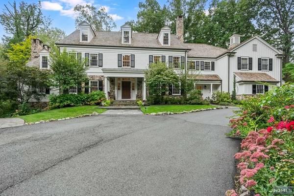 10 Hawthorne RD, Essex Fells, NJ 07021