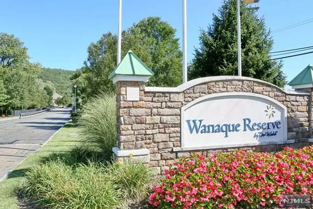 Wanaque, NJ 07465,8223 Warrens WAY