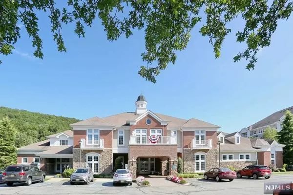 Wanaque, NJ 07465,8223 Warrens WAY