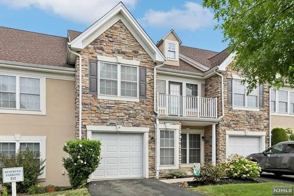 4 Birchwood LN, North Haledon, NJ 07508