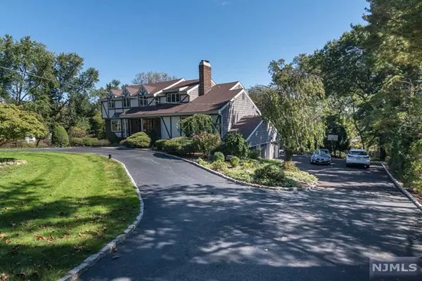 Upper Saddle River, NJ 07458,144 Carlough RD