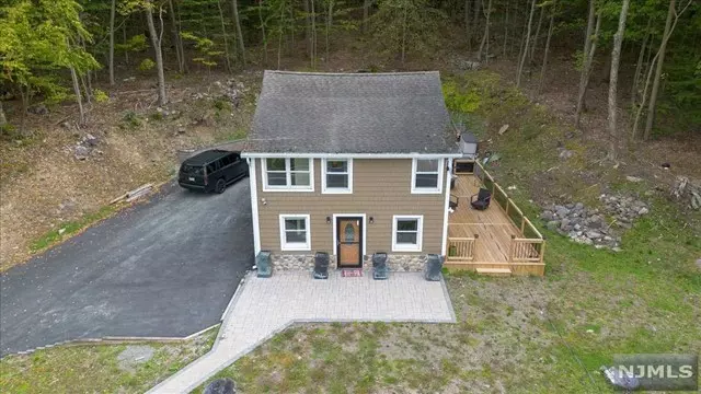 284 Lake Shore DR, West Milford, NJ 07421