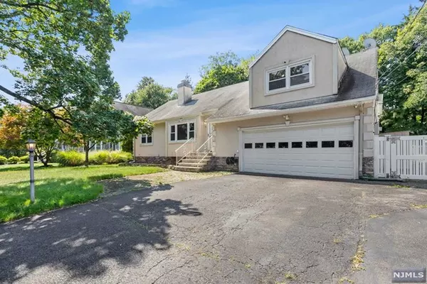 15 Sunrise DR, Wayne, NJ 07470