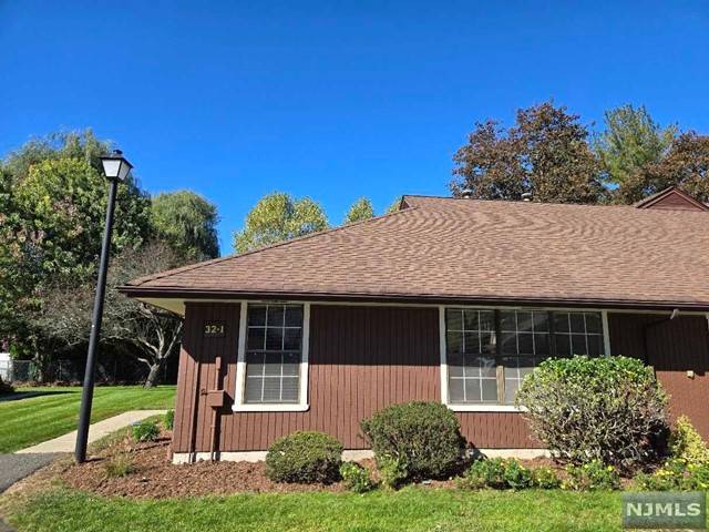 32-1 Tamaron DR, Waldwick, NJ 07463