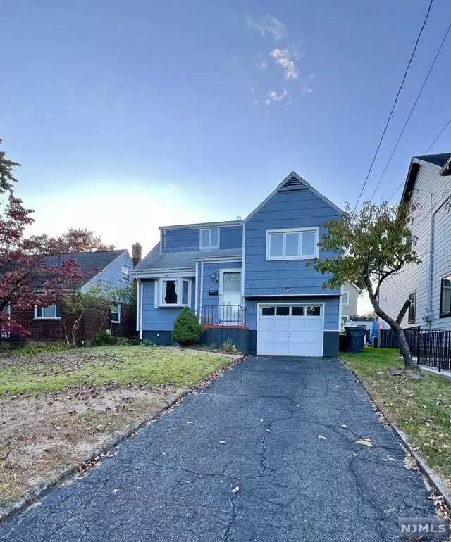 Bergenfield, NJ 07621,50 Sylvamdur AVE