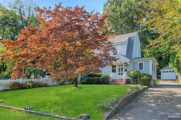 Wyckoff, NJ 07481,393 Lehigh ST