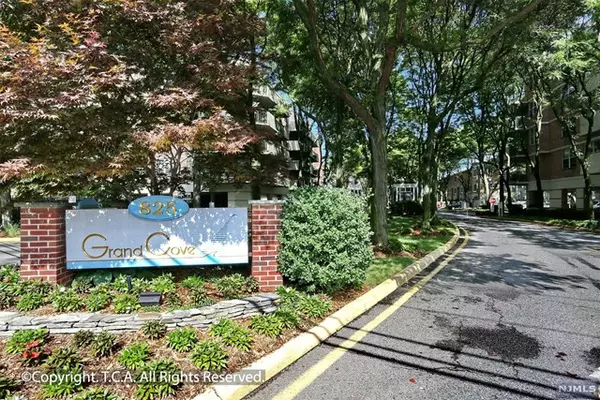 Edgewater, NJ 07020,200 Grand Cove WAY #4N North