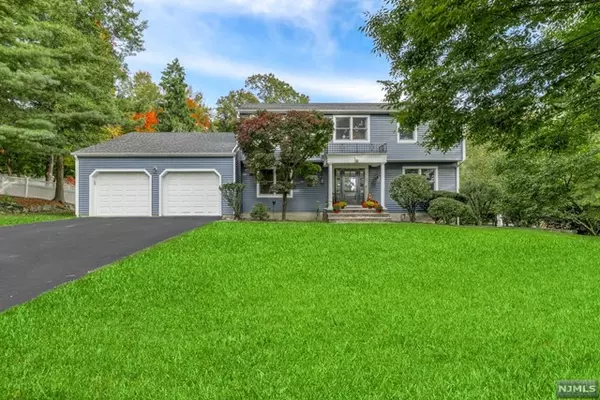 7 Greenway, Allendale, NJ 07401