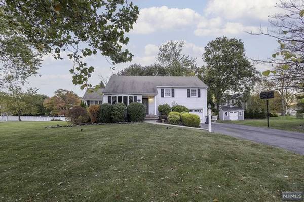 45 Adams DR, Hanover Township, NJ 07981