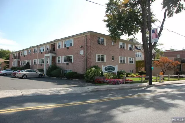 79 Washington AVE #14, Dumont, NJ 07628