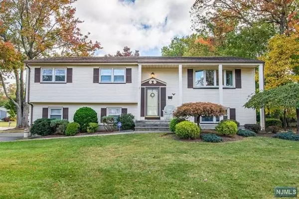 24 Hampton TER, Wayne, NJ 07470