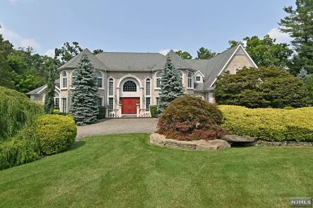 10 Finn CT, Mahwah, NJ 07430