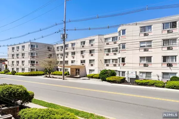 333 Grand AVE #2L, Palisades Park, NJ 07650