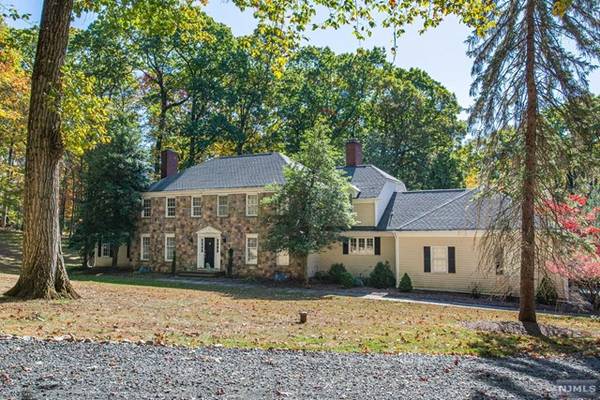 51 Boulderwood DR, Bernardsville, NJ 07924