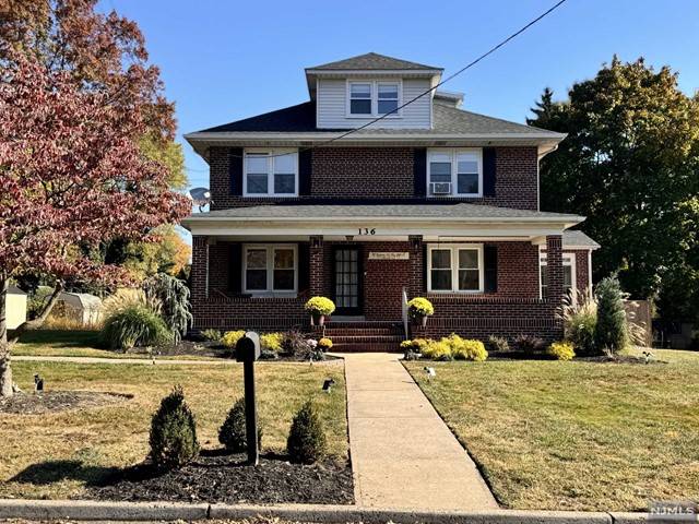 136 Mountain Pkwy, Green Brook, NJ 08812