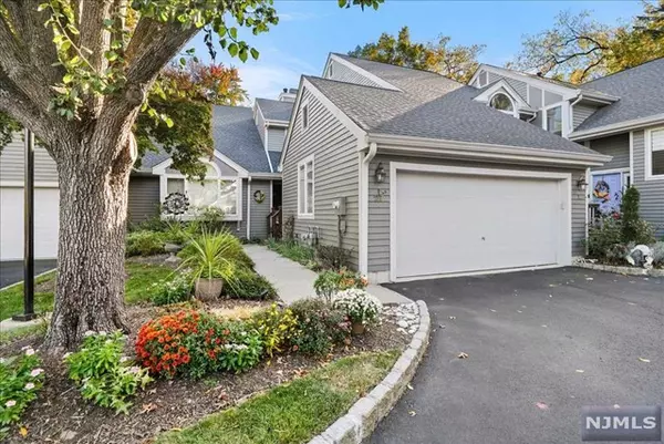 27 Crescent Hollow CT, Ramsey, NJ 07446