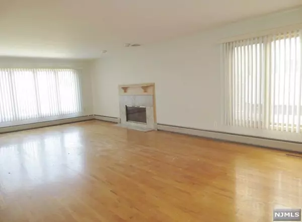 Palisades Park, NJ 07650,456 Glen AVE #B