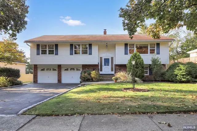 276 Taft CT, Paramus, NJ 07652