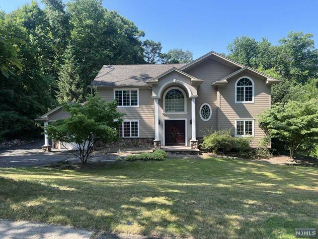 64 Powhatan PATH, Oakland, NJ 07436