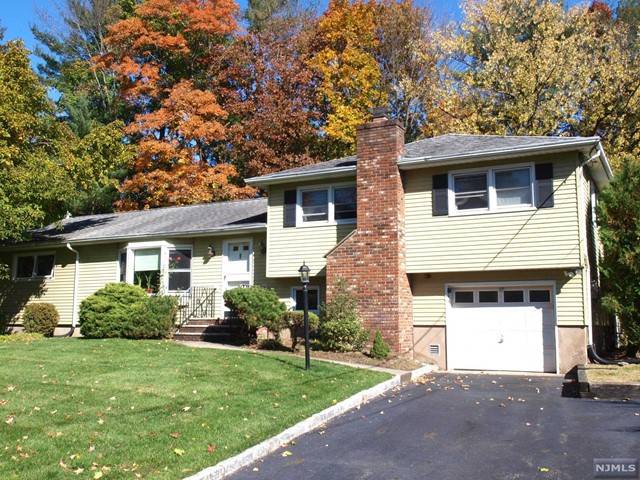 4 Hill CT, Pequannock Township, NJ 07444